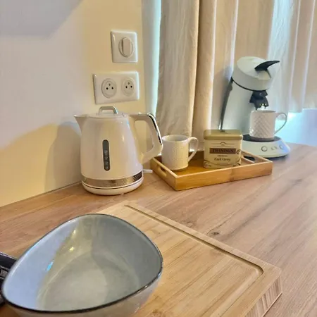 Appartamento Aux portes de la plage, entièrement rénovés, CLIMATISATION, wifi, Parking gratuit, linge de maison fournit, ménage en fin de séjour compris *