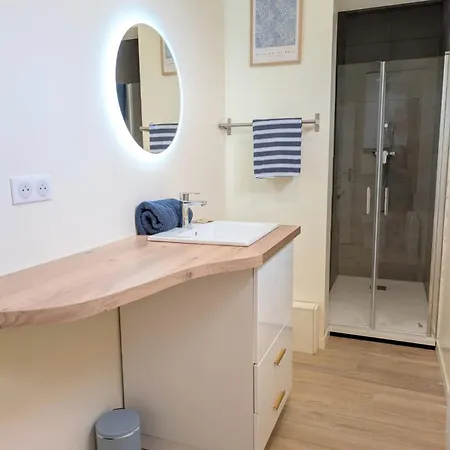 Appartamento Aux Portes De La Plage, Entièrement Rénovés, Climatisation, Wifi, Parking Gratuit, Linge De Maison Fournit, Ménage En Fin De Compris *